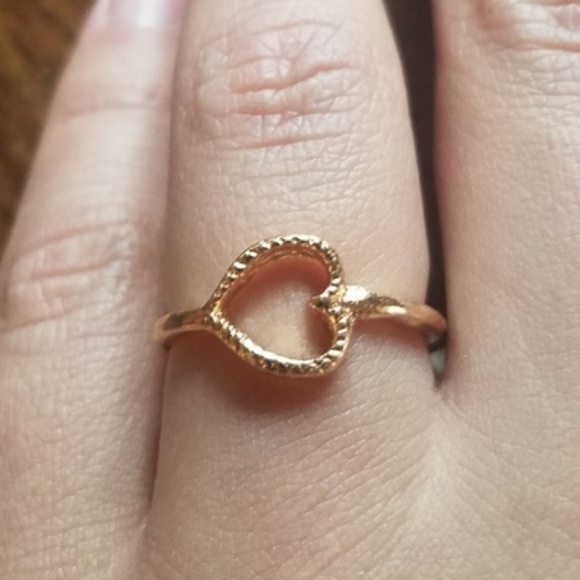 NWOT Beautiful Gold Heart Ring size 5.75 - Picture 6 of 11